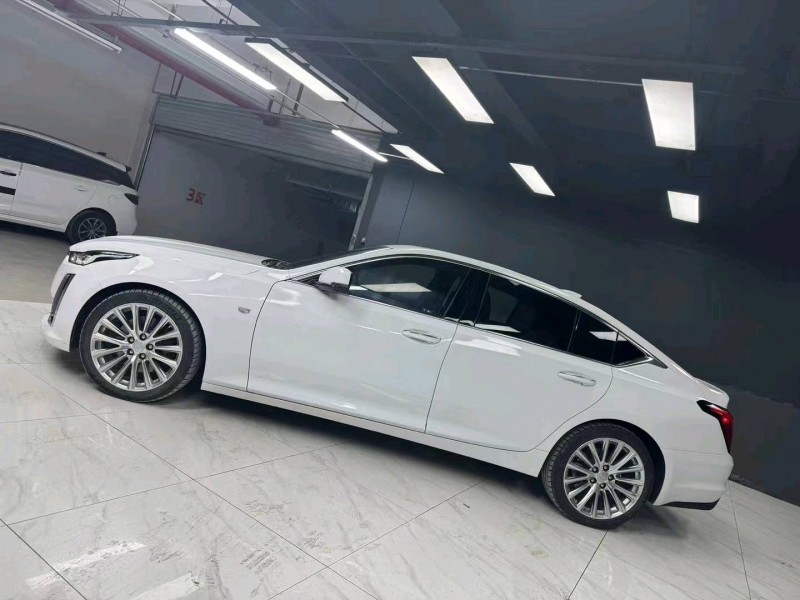 成都22年凯迪拉克CT52