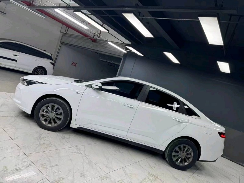 成都23年吉利几何4