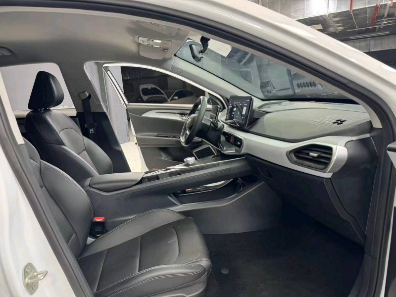 成都23年吉利几何5