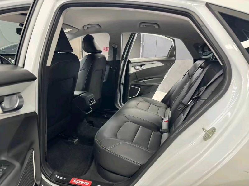 成都23年吉利几何8