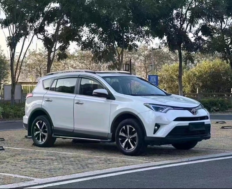广州18年丰田RAV4荣放3