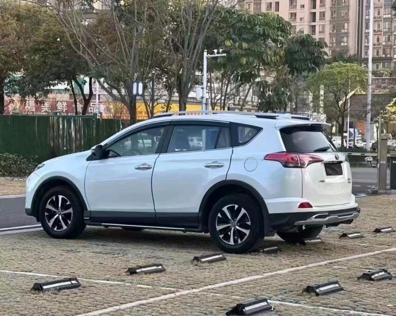 广州18年丰田RAV4荣放7