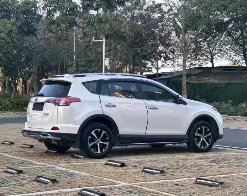 广州18年丰田RAV4荣放8