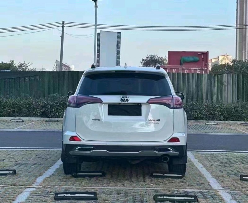 广州18年丰田RAV4荣放9