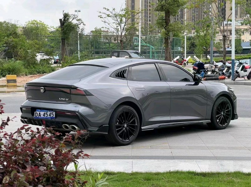 珠海23年長安汽車UNI-V3
