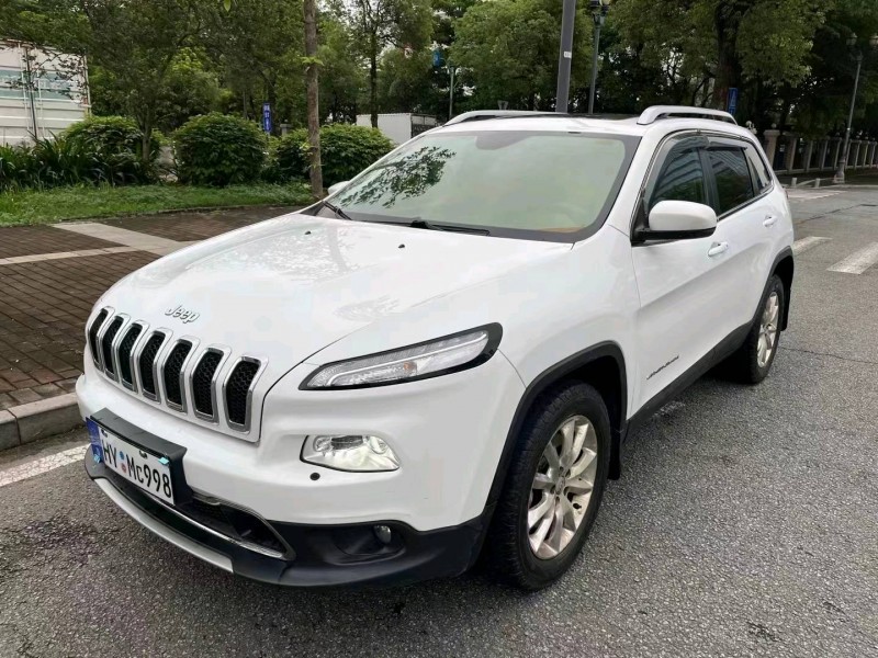 汕头17年Jeep自由光2