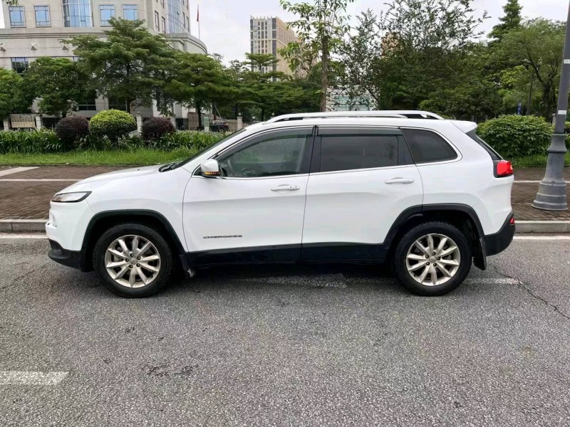 汕头17年Jeep自由光3
