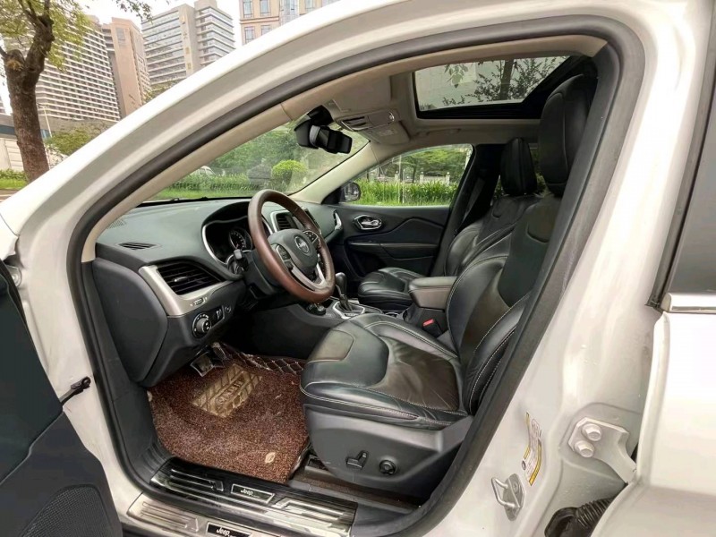 汕头17年Jeep自由光4