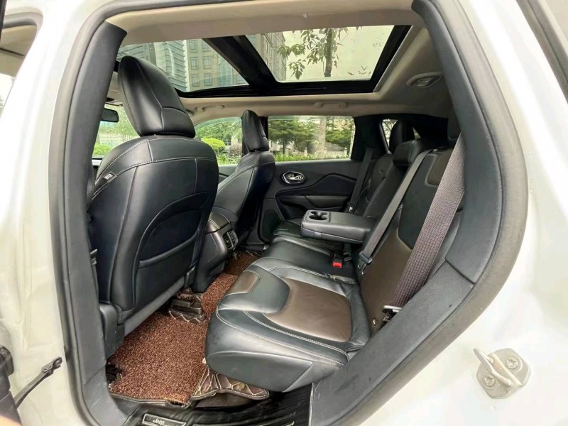 汕头17年Jeep自由光5