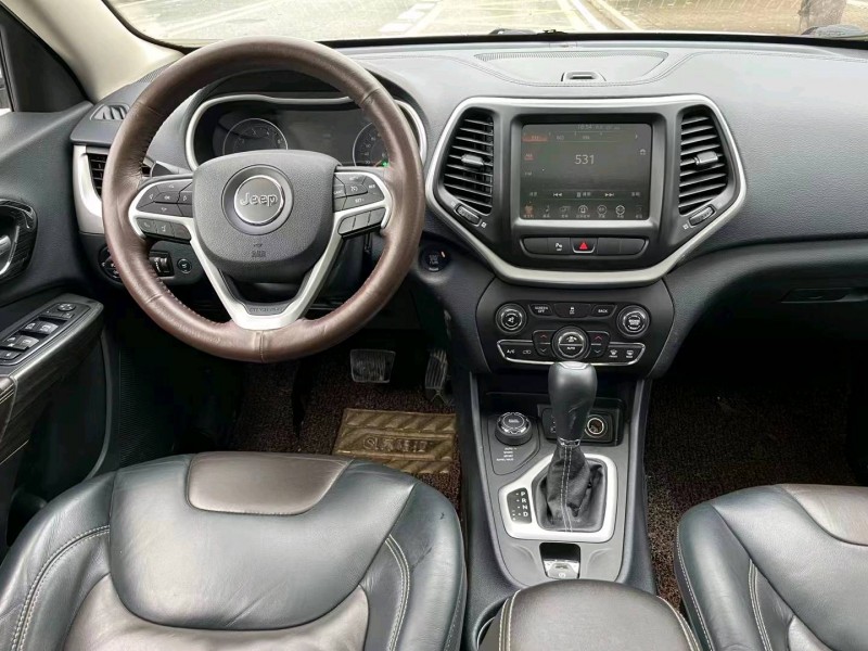 汕头17年Jeep自由光6