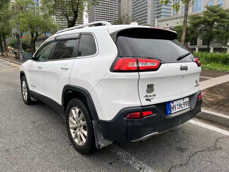 汕头17年Jeep自由光9