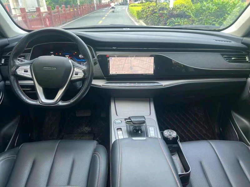 珠海20年長安汽車歐尚2