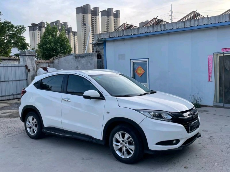 济宁18年本田缤智2