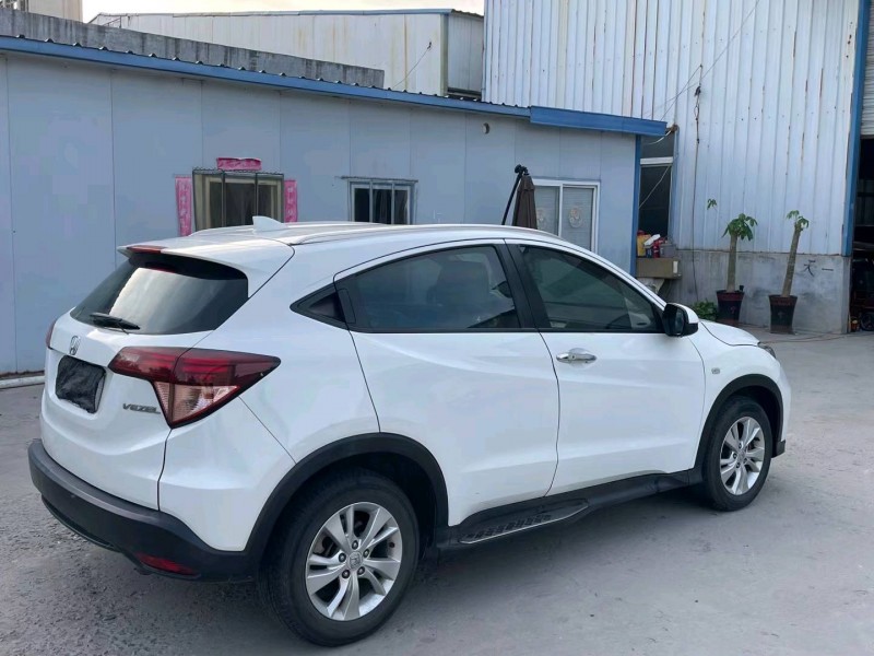 济宁18年本田缤智8