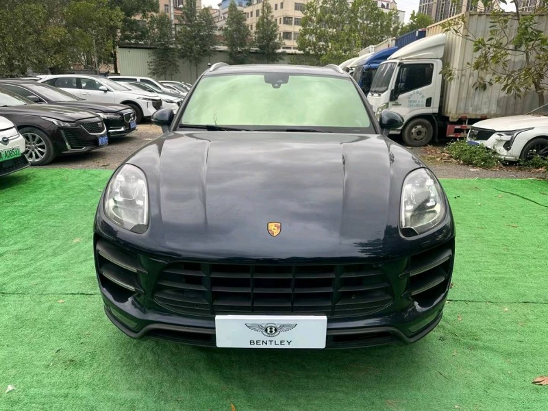 广州17年保时捷Macan1