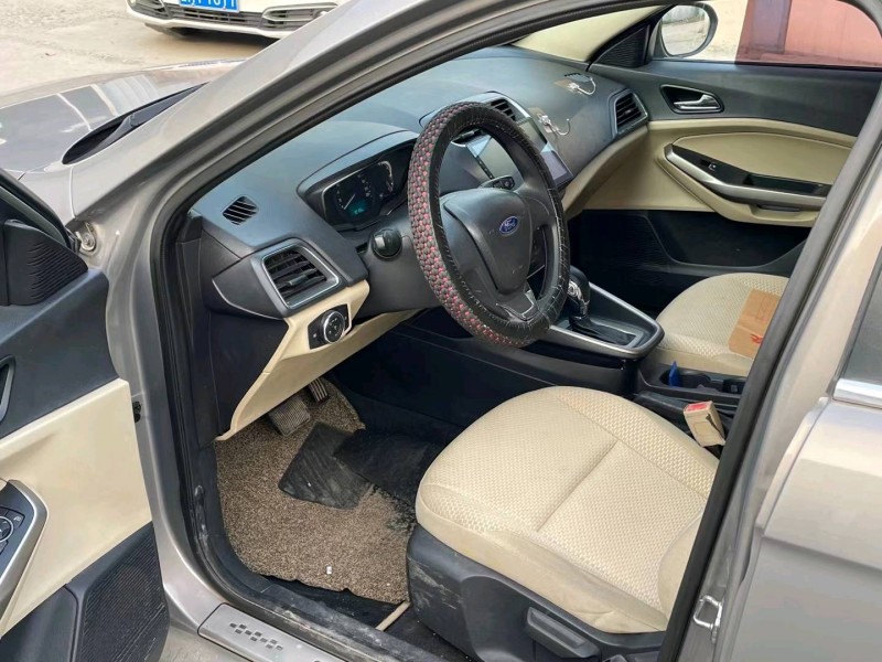 济宁16年福特福睿斯6