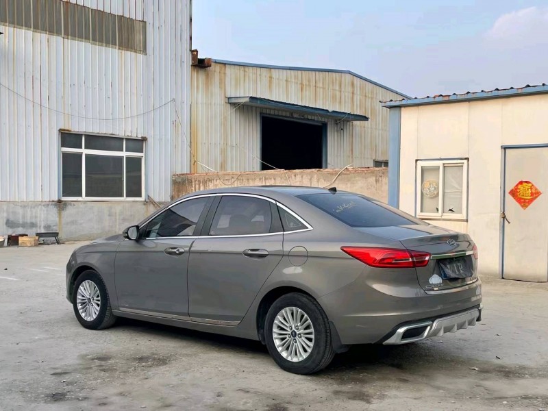 济宁16年福特福睿斯7