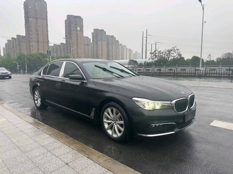 苏州17年宝马7系3