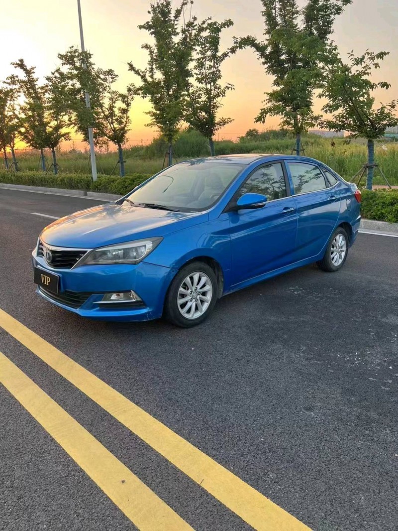 徐州15年长安汽车悦翔V72