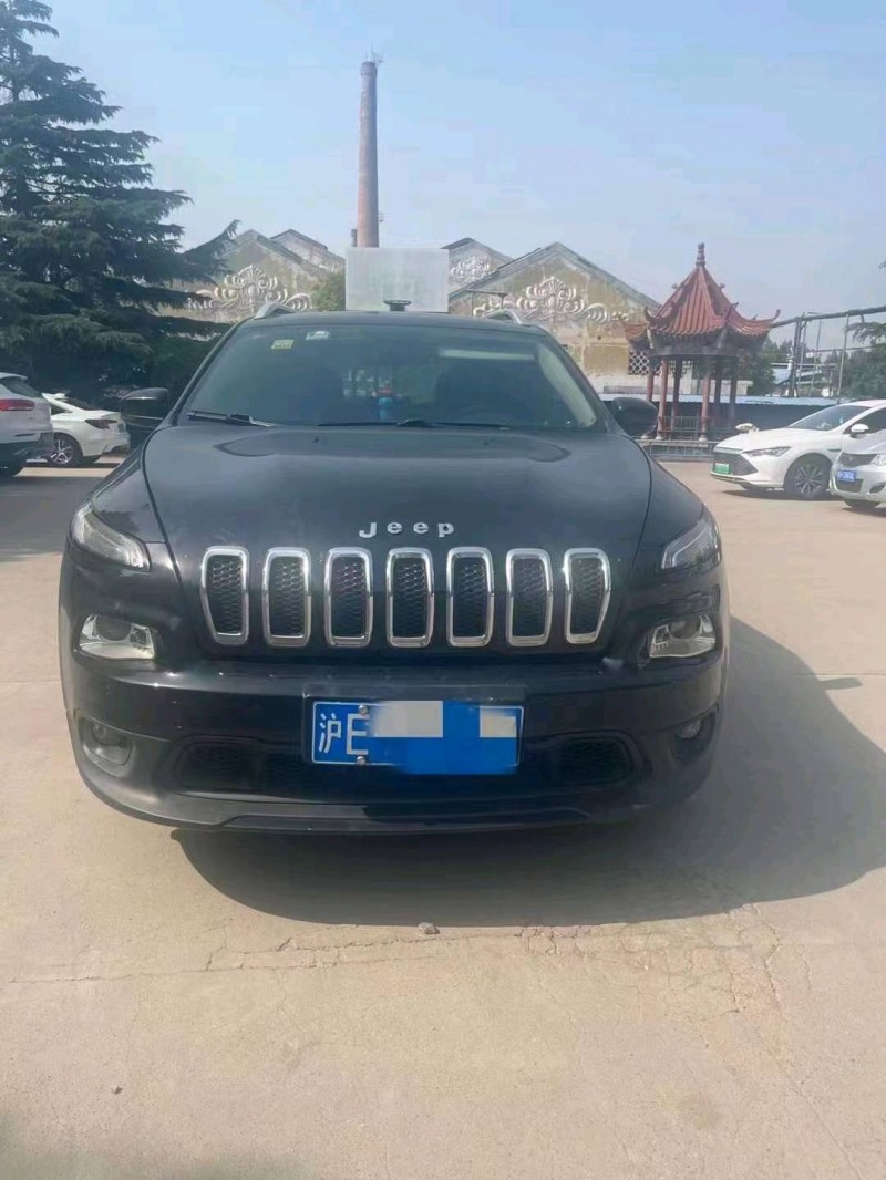 东营17年Jeep自由光1