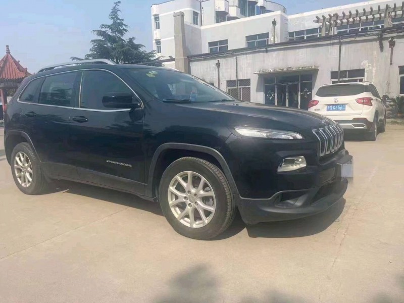 东营17年Jeep自由光6