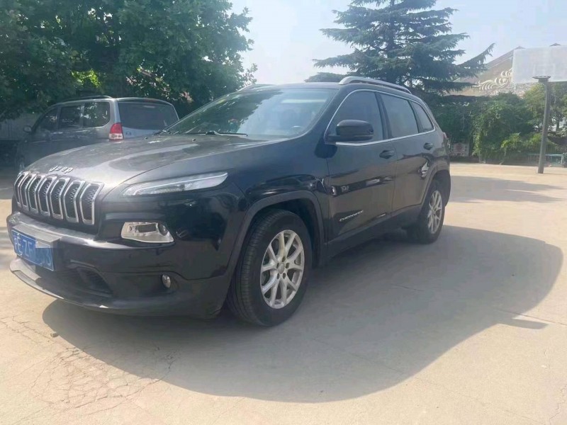 东营17年Jeep自由光8