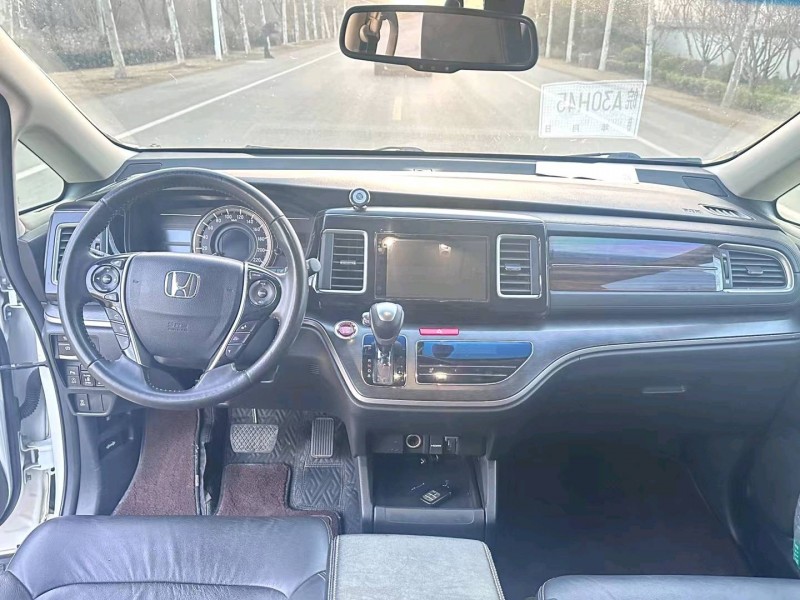 徐州17年本田艾力绅8