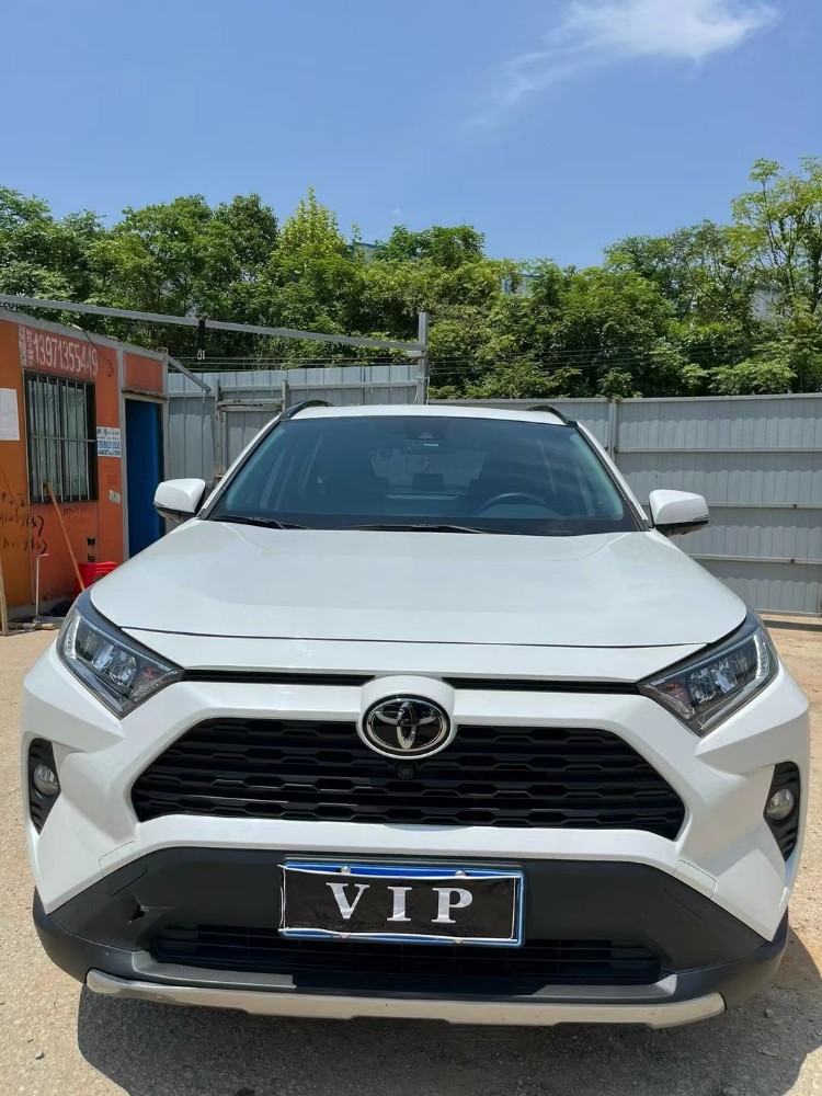 武漢21年豐田RAV4榮放1
