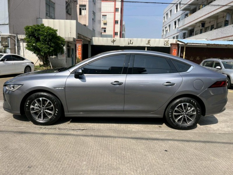 中山24年比亚迪秦6