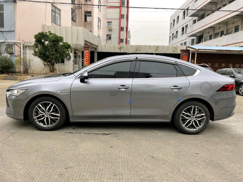 中山22年比亚迪秦6