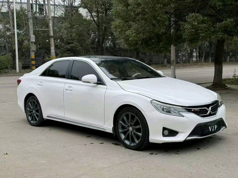 襄阳15年丰田锐志2