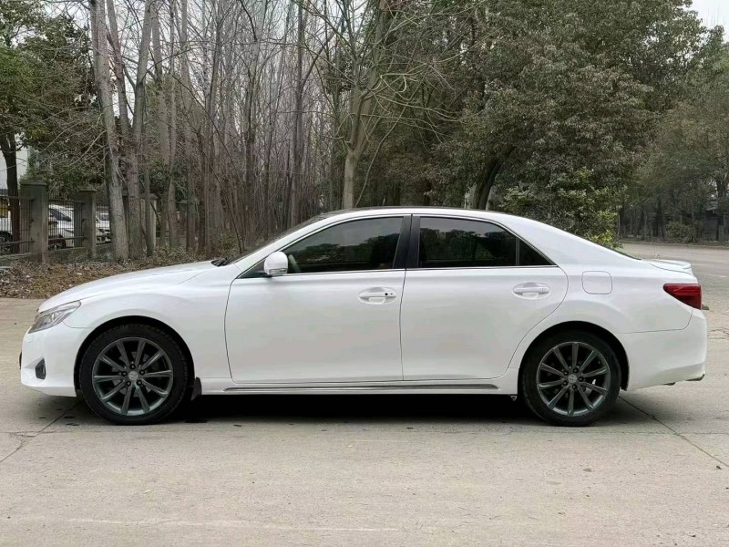 襄阳15年丰田锐志4