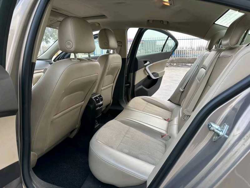 徐州12年别克君威7