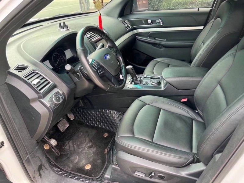 济宁16年福特探险者5