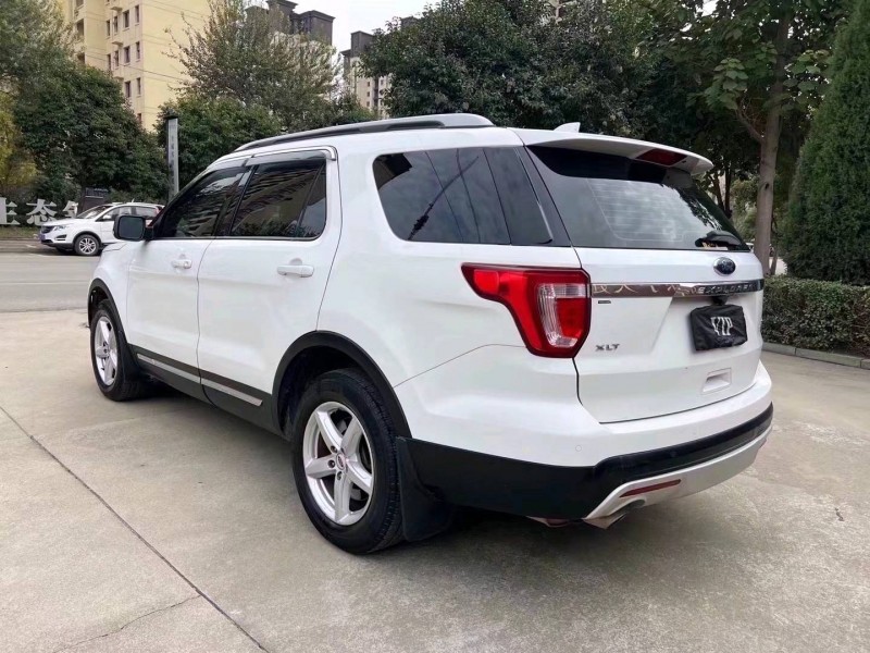 济宁16年福特探险者8