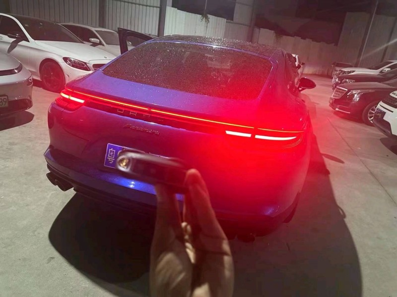 广州19年保时捷帕拉梅拉8