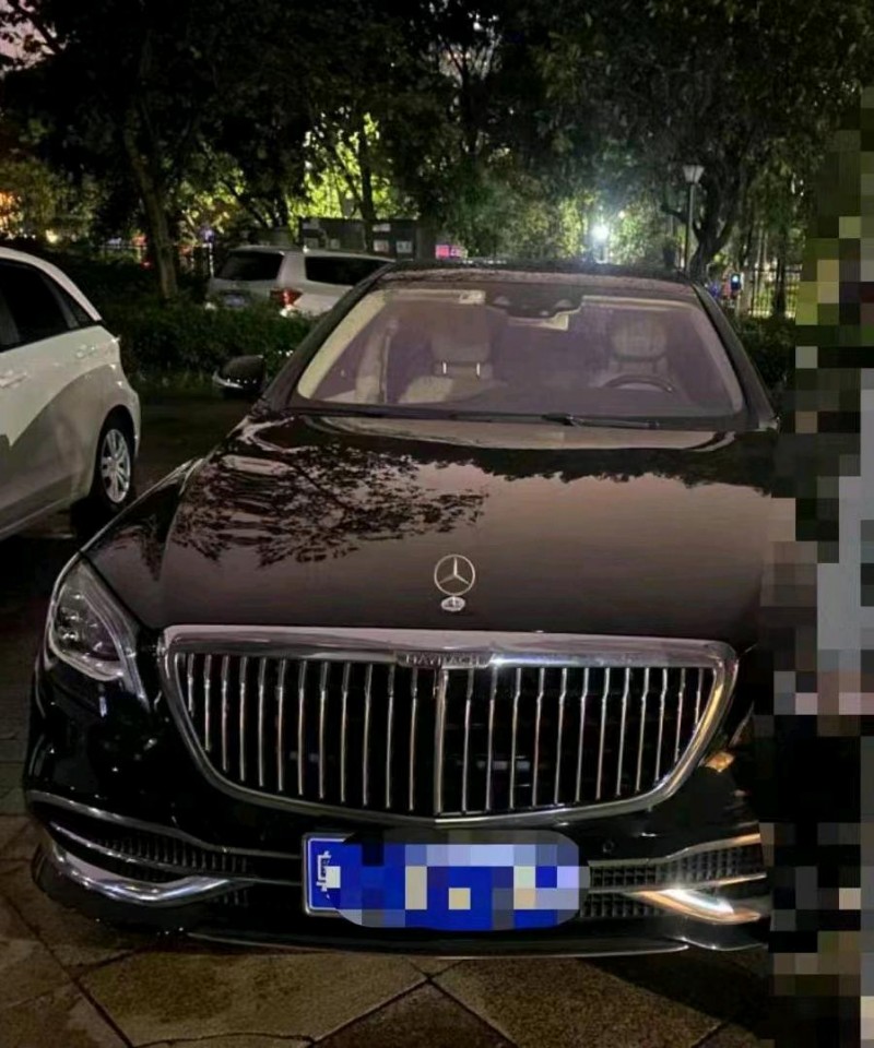 广州19年奔驰迈巴赫S级1