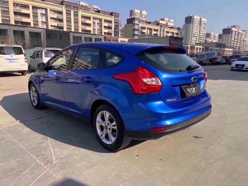 济宁13年福特福克斯8