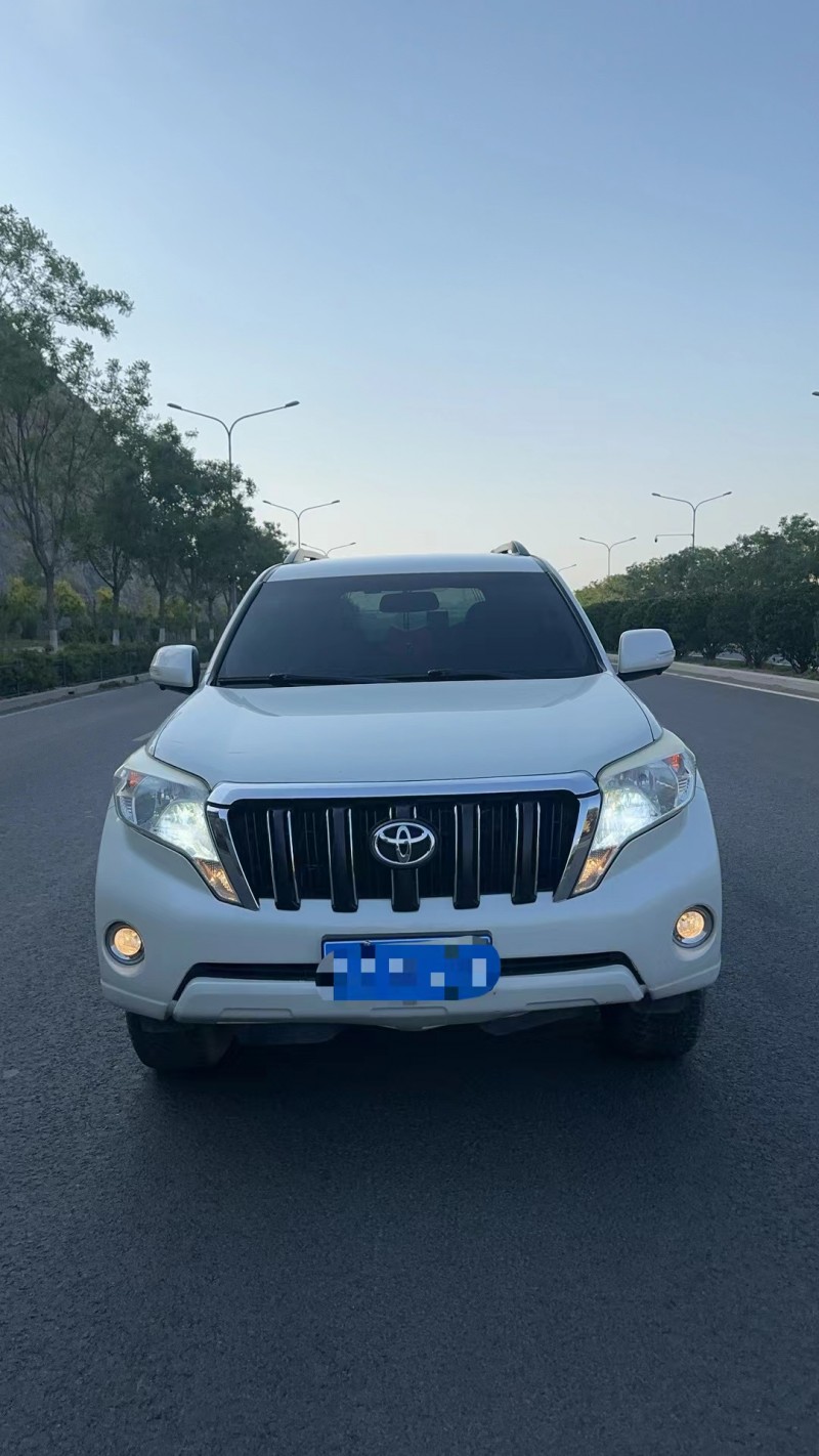 济南16年丰田普拉多1