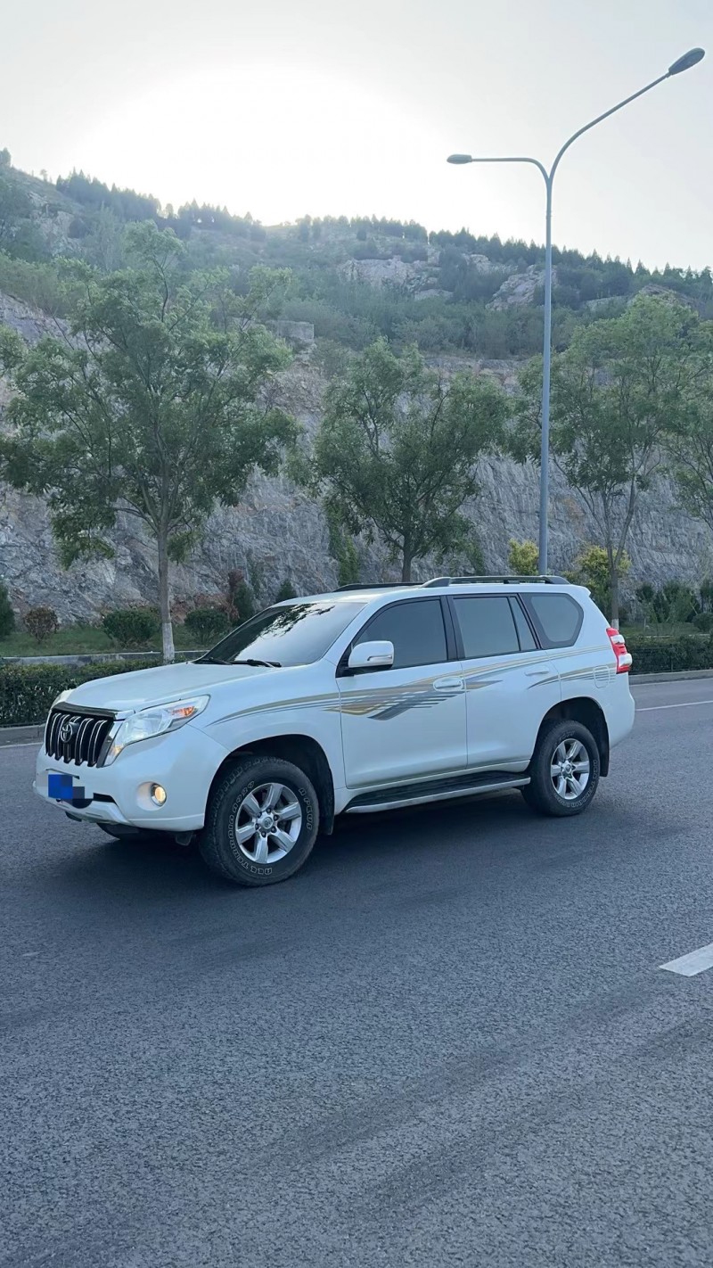 济南16年丰田普拉多2