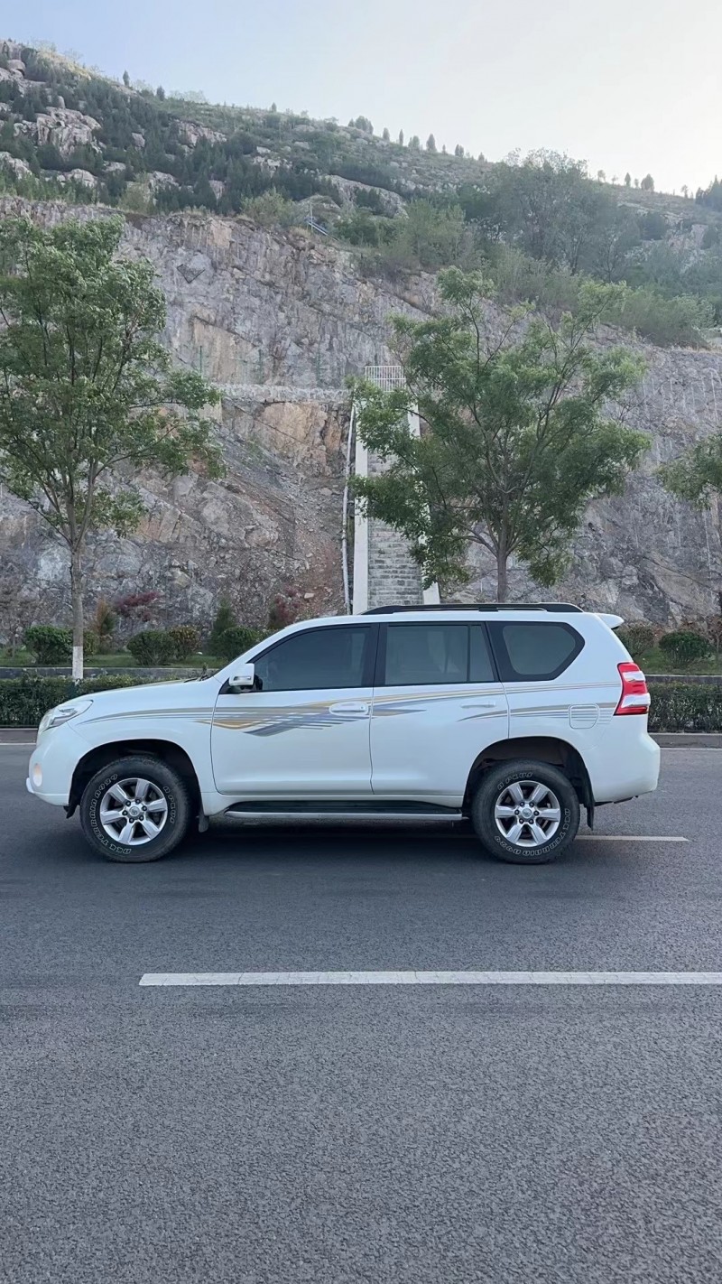 济南16年丰田普拉多4