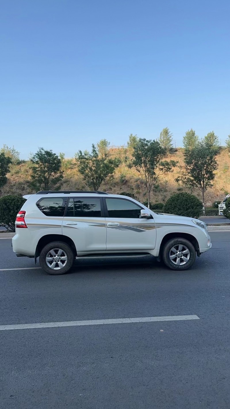 济南16年丰田普拉多5