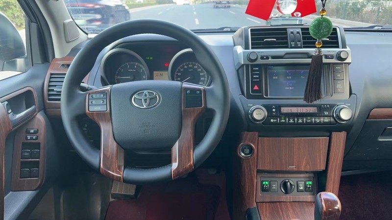 济南16年丰田普拉多6