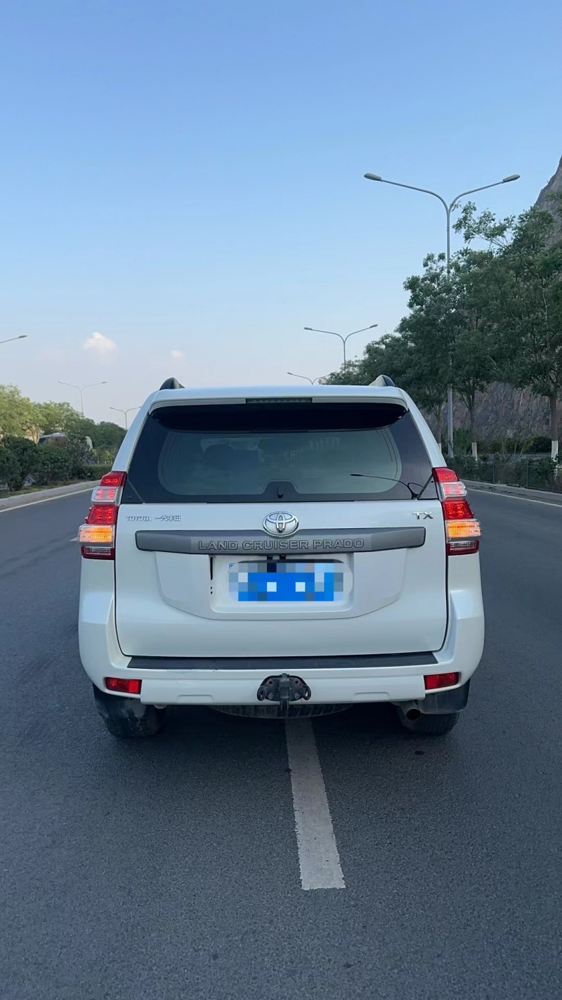 济南16年丰田普拉多9