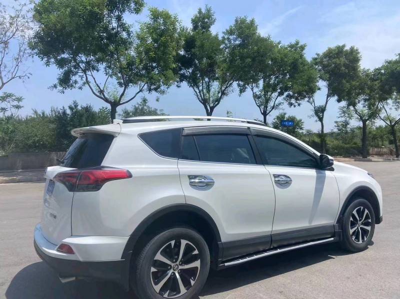 咸陽19年豐田RAV4榮放9