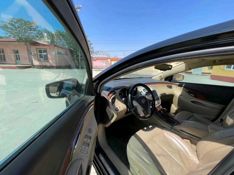 石家庄12年别克君越7