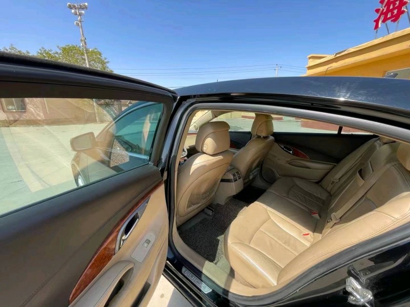 石家庄12年别克君越8