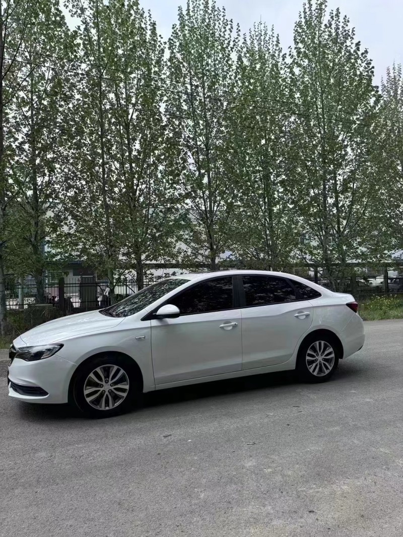 菏泽20年别克英朗GT3