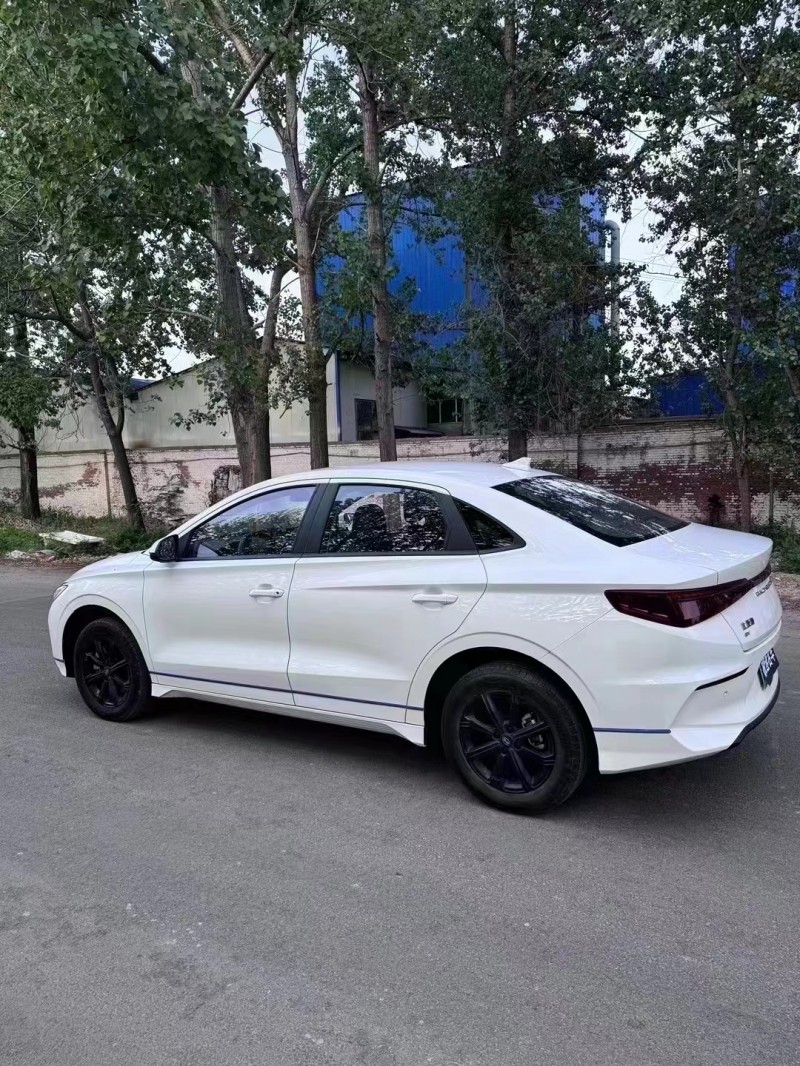 菏泽22年比亚迪E37