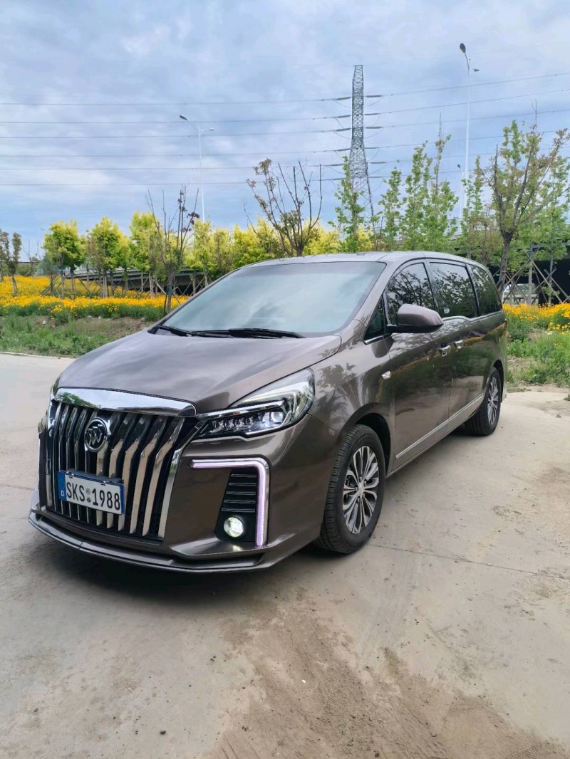 青岛21年别克GL83